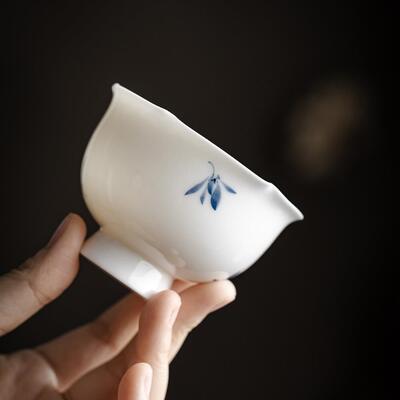 釉下彩手绘兰芯薄胎主人杯功夫茶具玉白瓷花口杯个人单杯