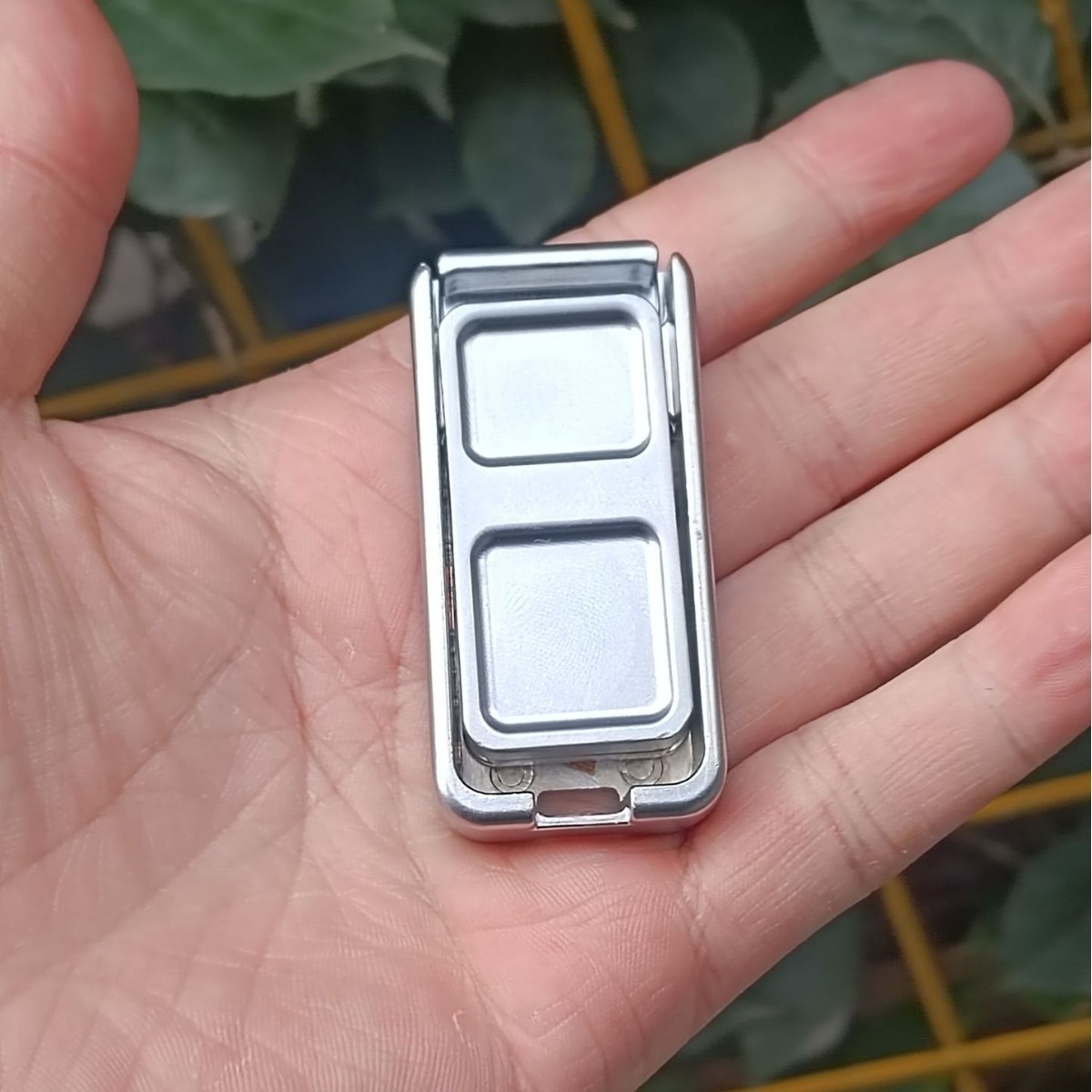 弹窗推牌合金金属磁铁结构啪啪币