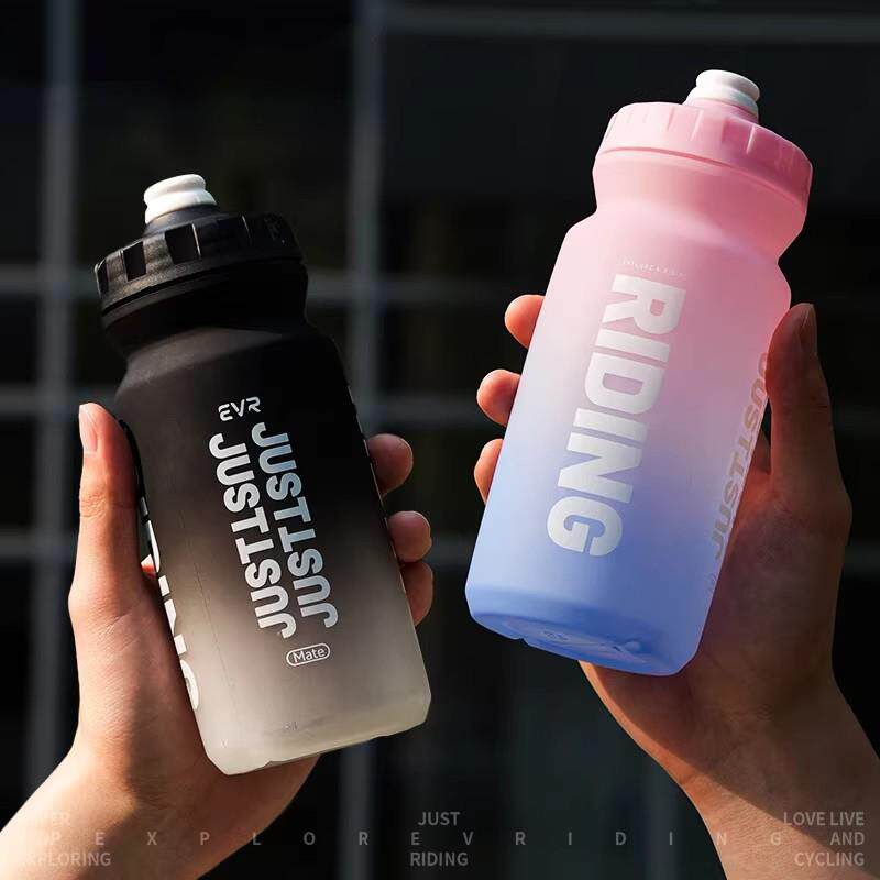 德国运动水瓶轻量化食品级骑行水壶便携按压式渐变大容量户外水杯