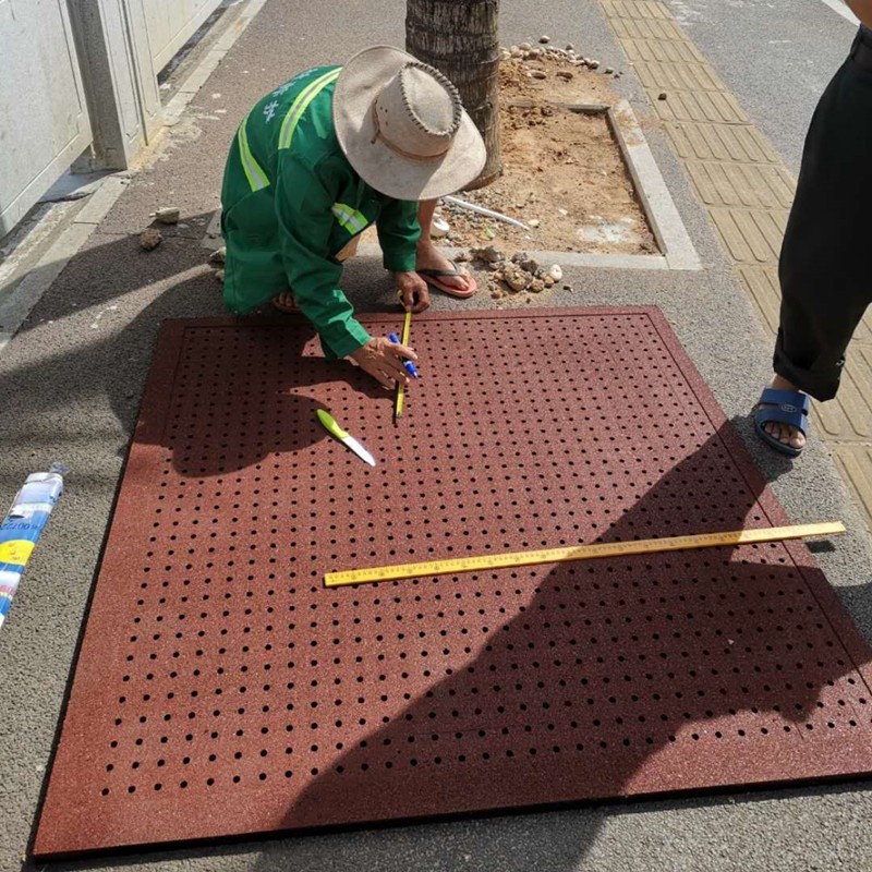 厂家供应圆孔橡胶护树板 市政耐老化1米K麻点橡胶树池盖板树篦子
