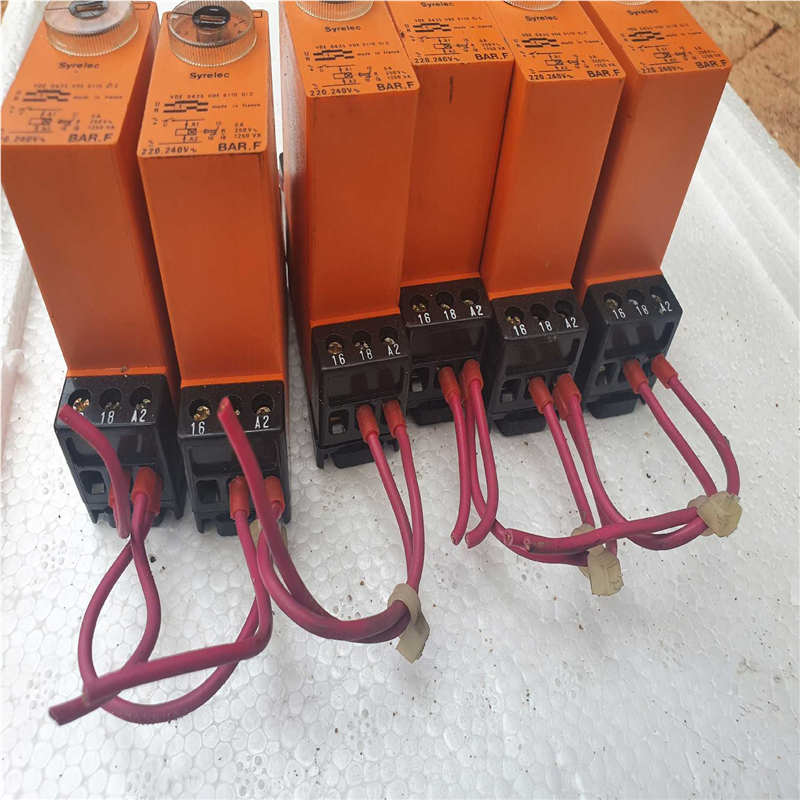 SYRELEC时间继电器450一个。设备上直接拆的，成色如图（夫美商