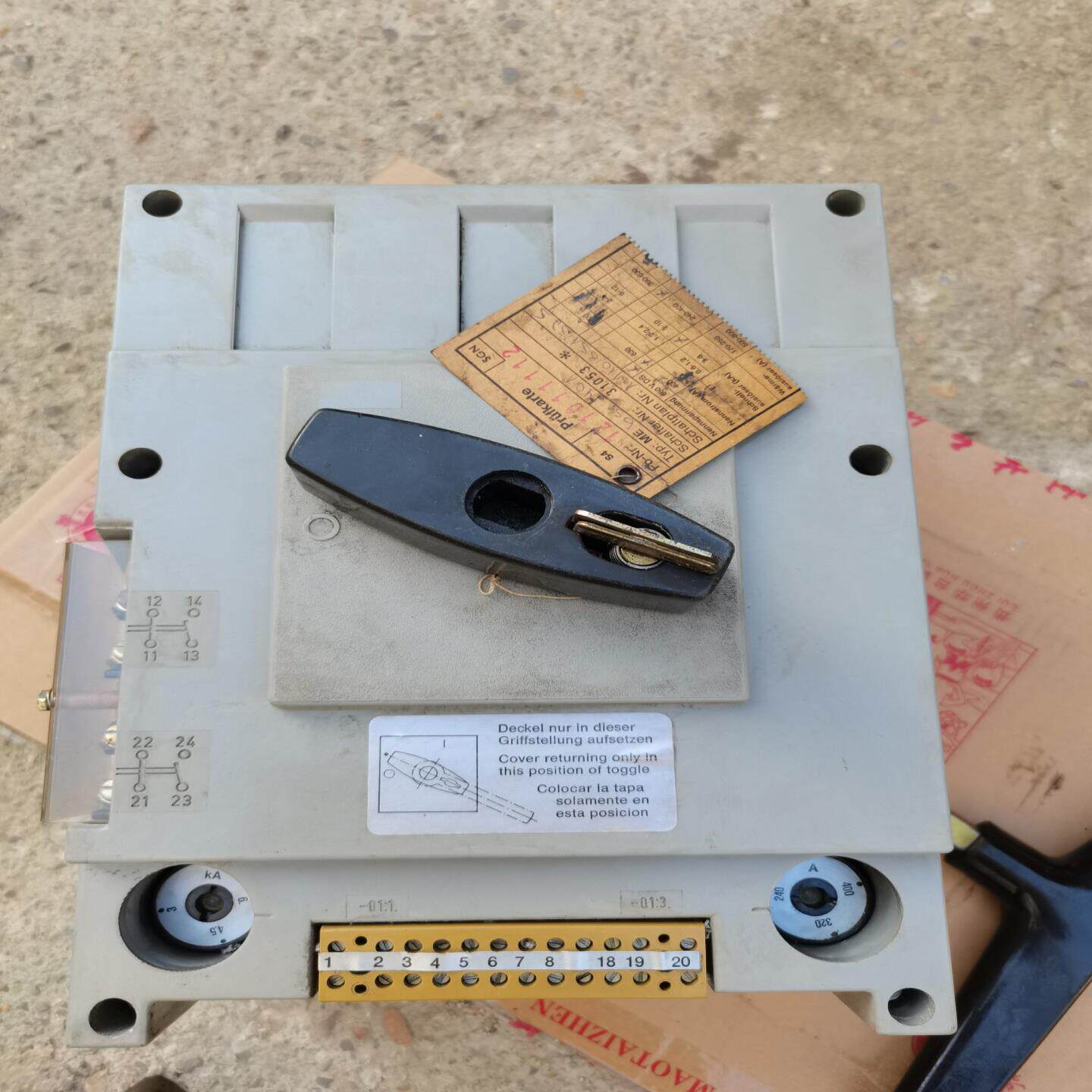 议价~德国AEG开关，400A三相开关，成色如图，功能正常！