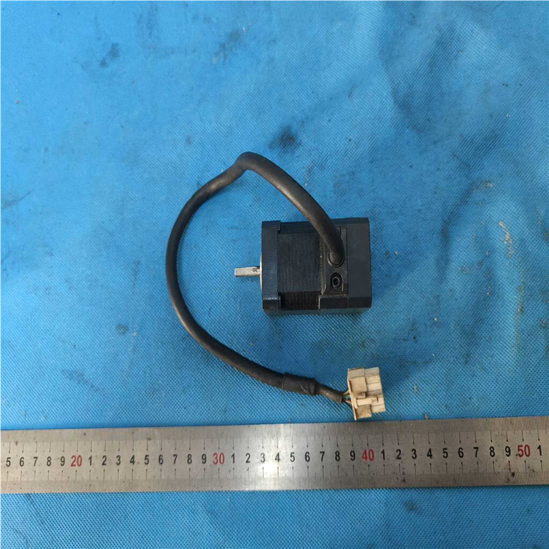 议价VEXTA日本东方闭环步进电机ASM46AA，有6个，其中2