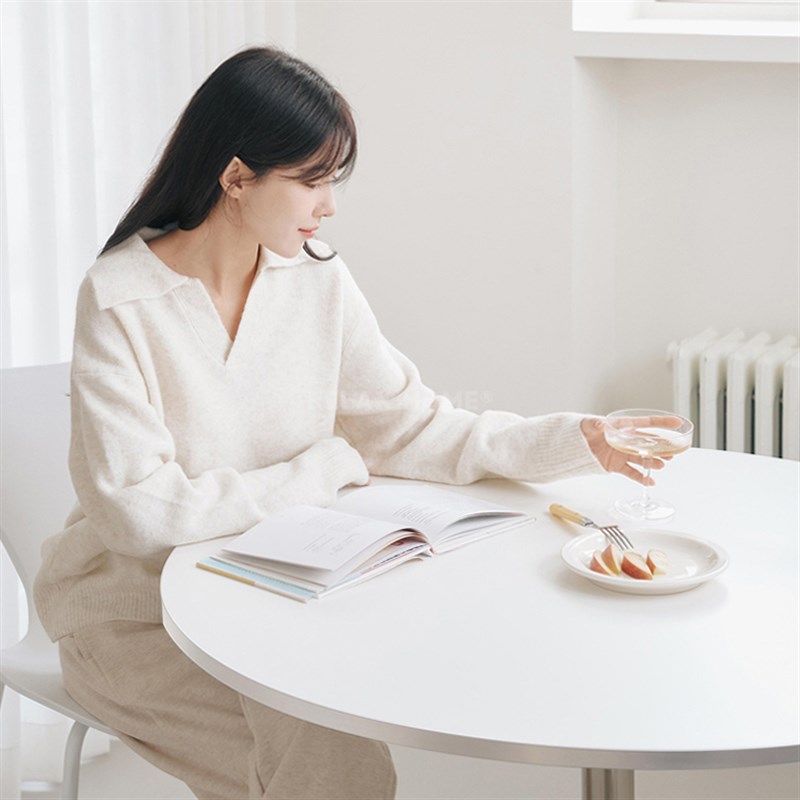 简约伊姆斯中古风餐桌韩国博主小户型圆形纯色办公桌咖.啡休闲桌