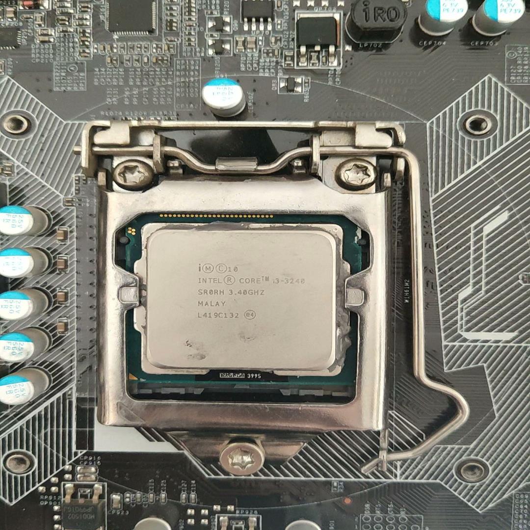 询价~梅捷H61主板 cpu i3 3240  的一套正常点亮