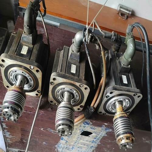 安川伺服电机SGMGH-30ACA61两台 实物如图所示 功（耶耶电子）