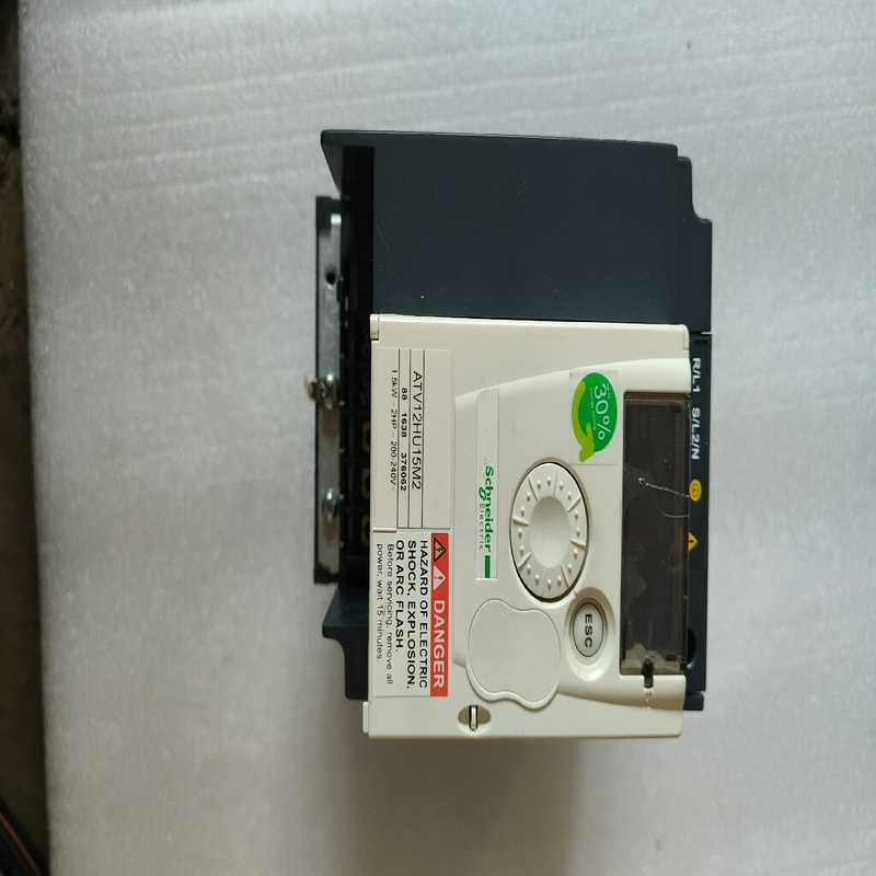 议~ATV12HU15M2  变频器1.5KW 220V,