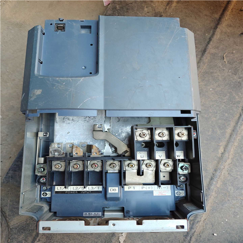 #变频器富士HELGL1—4V1变频器，，18 .5(崽崽配件）