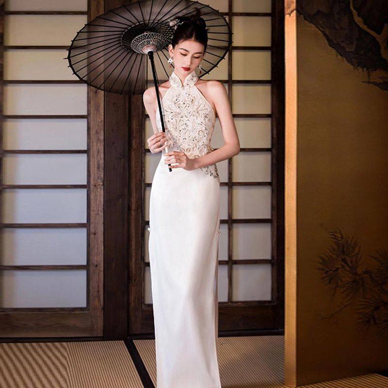 新中式女装2024新款国风年轻款高级感白色挂脖改良旗袍连衣裙女夏