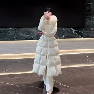 白色轻奢仿狐狸毛领羽绒棉服女中长款小众设计感收腰连帽外套新款