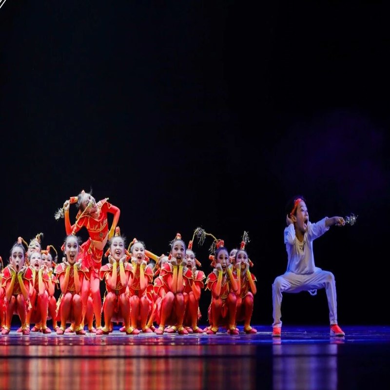 第十届小荷风采噼里啪啦儿童春节打鼓演出服元旦喜庆开门红表演服