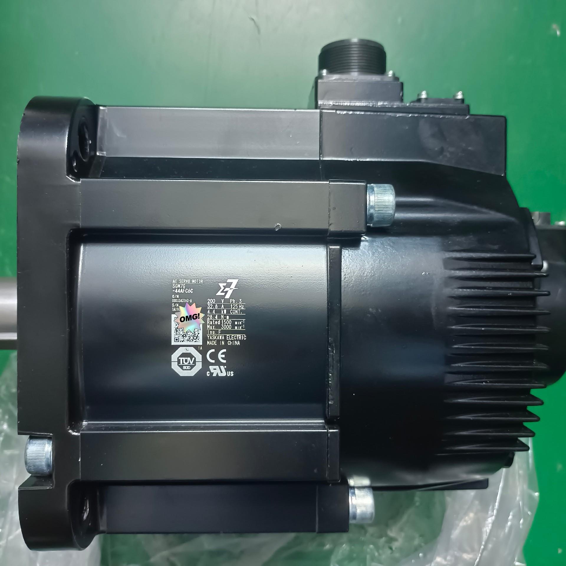 安川4.4kw大电机，SGM7G-44A7C6C，成色如图，(崽崽配件）