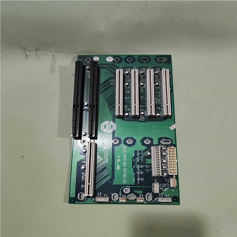 凌华底板HPCI-6S4 REV.B2-01 ，实物如图新的（卡套电子）