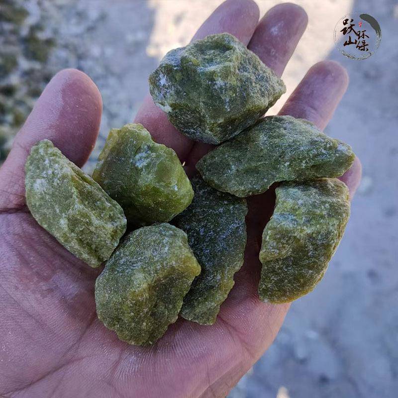 现货供应丹东绿石子绿色砾石水洗胶粘石翠绿色碎石绿色石子