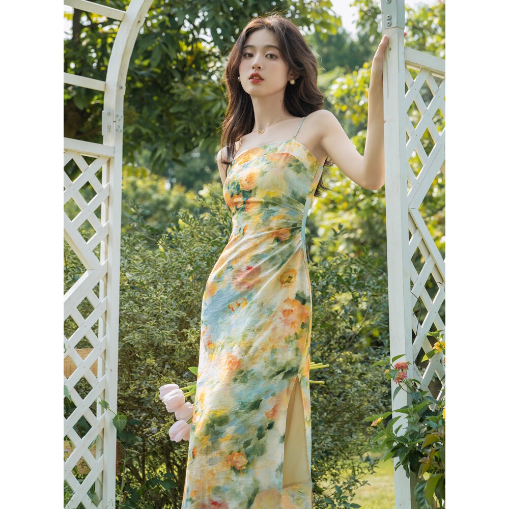 潮牌法式气质复古油画吊带连衣裙女2024夏季新款森系高腰修身长裙