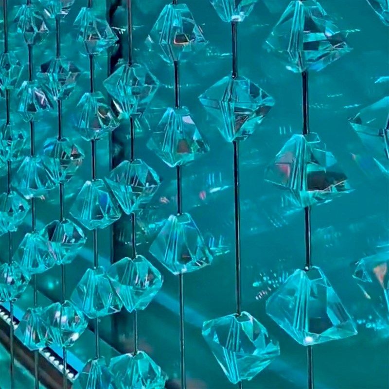 珠宝奢侈品会所商场外墙装修亚克力高级感菱形钻石幕墙隔断装饰
