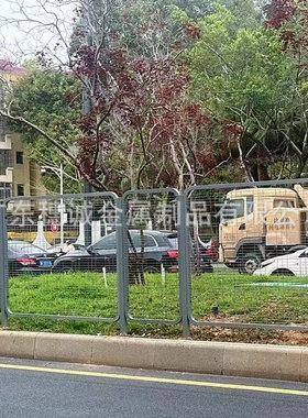 深圳市政绿化带中间隔离护栏  港式灰色烤漆护栏网高速公路防抛网