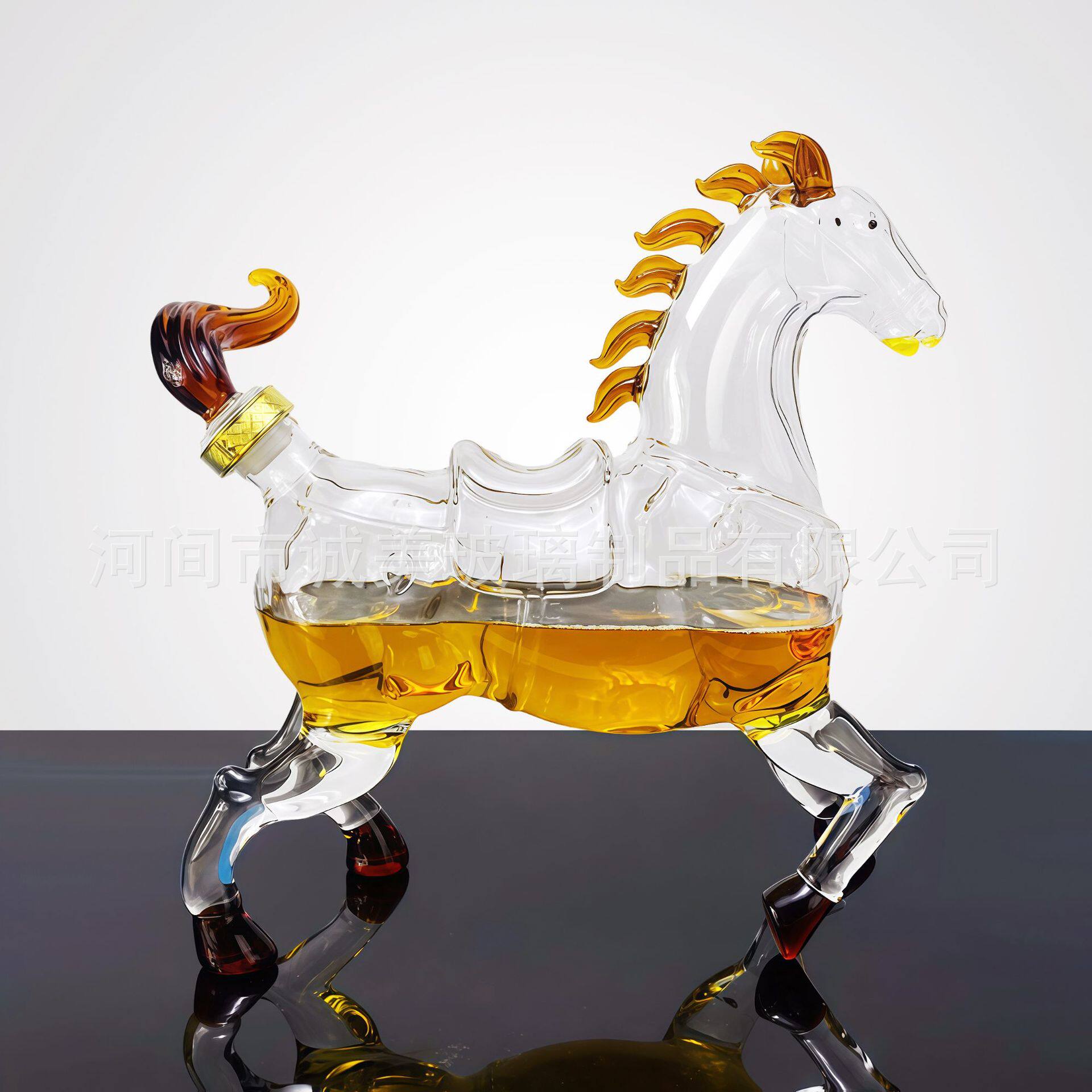 厂家供应生肖马造型工艺泡酒瓶高硼硅玻璃创意加厚空心马酒瓶白酒