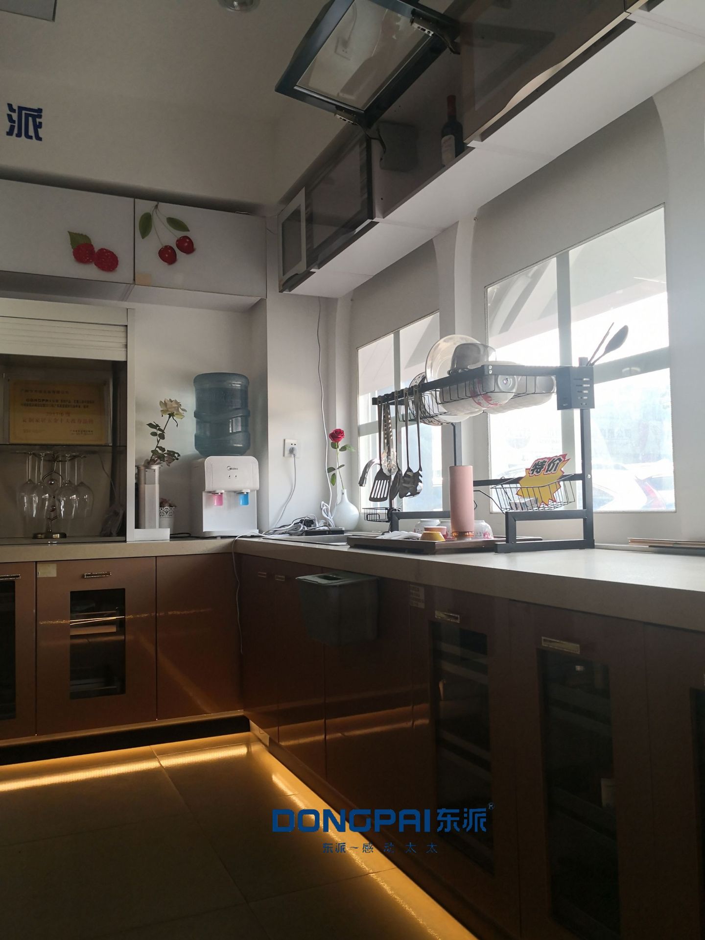 东派-橱柜衣柜黑色踢脚板LED灯条 (灯朝下)(DP-05)家居浴柜灯
