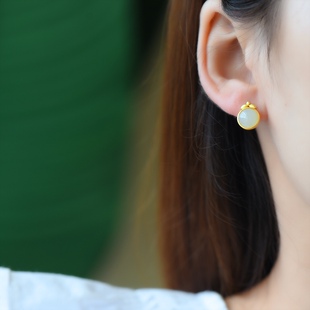 s925银镶和田玉圆蛋面素银耳钉圆形简约礼盒金色精致气质优雅2429