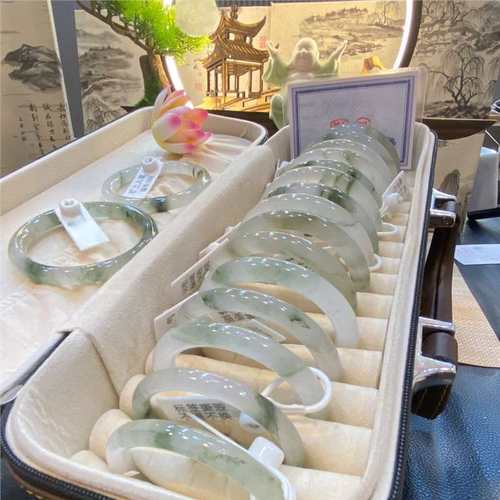 新疆天山翡翠美人镯天然天山翠手镯女款冰种细圆条飘花手镯子叮当