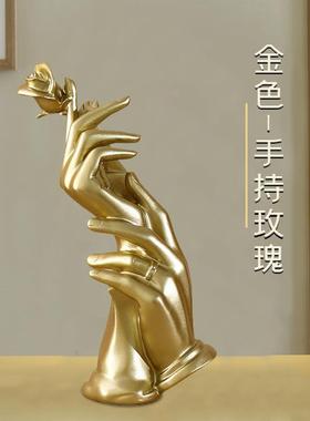 北欧轻奢金色手持玫瑰树脂工艺品家居客厅样板间电视机柜装饰摆设