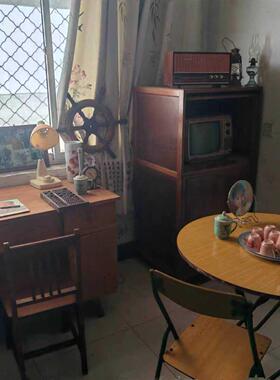 怀旧老物件老式木椅书桌电视机橱柜民宿酒店复古装饰摆件影视道具