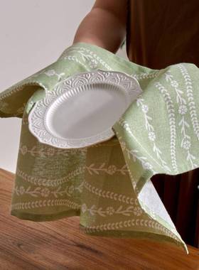 现代简约餐巾绿色曲线印花方形布艺餐桌拍摄道具装饰口布