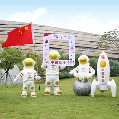 户外卡通玻璃钢雕塑大型宇航员太空人摆件幼儿园商场美陈景观装饰