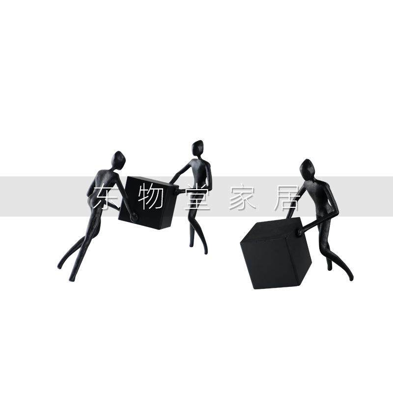 现代简约金属人物摆件小黑人铸铝雕塑推方块蹲人艺术手办工艺品