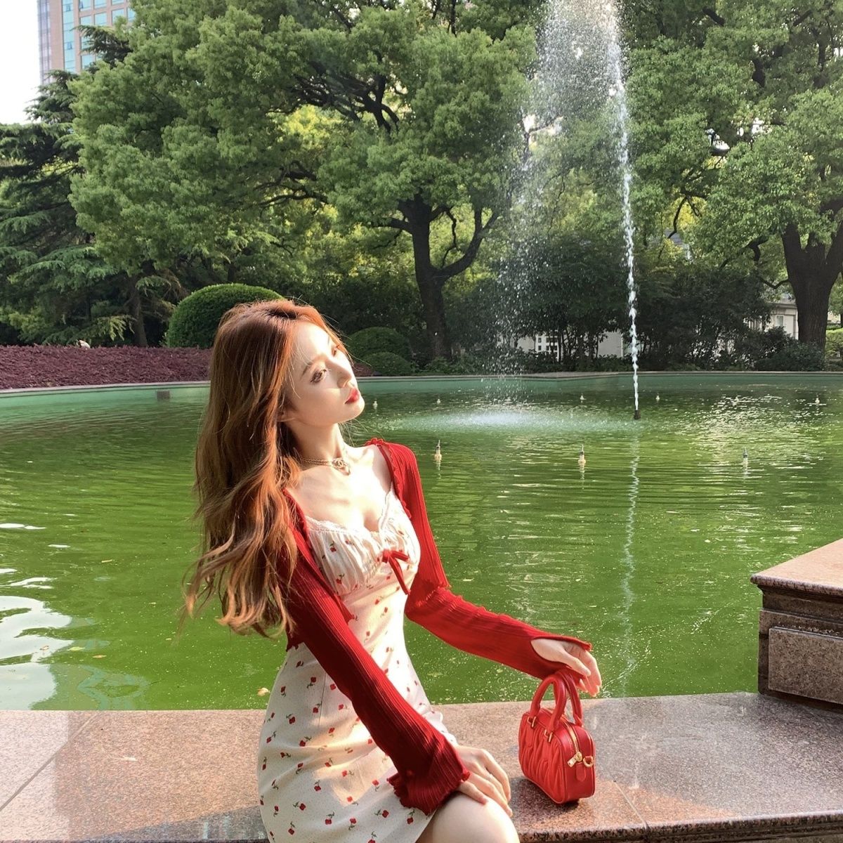 cherry小樱桃明艳系美女子碎花吊带连衣裙撞色收腰短款吊带连衣裙
