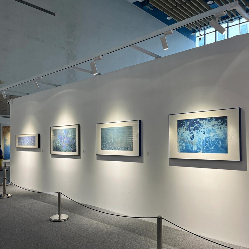 led轨道射灯店铺商用可调焦聚光射E灯餐饮博物馆氛围灯明装吸顶式