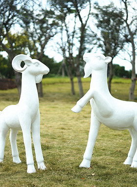 户外仿铜羊雕塑摆件大型庭院商场玻璃纤维抽象动物园林景观工程装