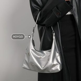 2024新款 银色包包女式 小优家包包 铆钉腋下包单肩斜挎 HOYOZI