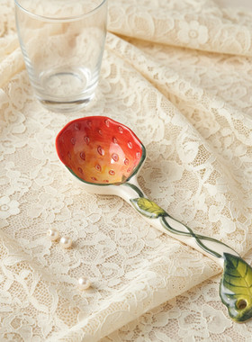 草莓陶瓷勺子个人专用可爱高颜值精致长柄汤勺釉下彩家用儿童勺子