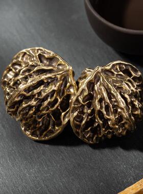 抱实心古董核桃AZX柄件，一对黄铜狮子头饰官员帽子核桃玩品纯球