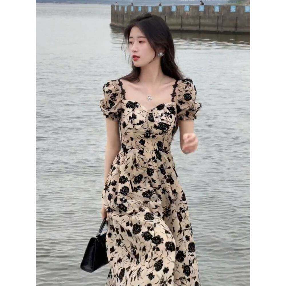 欧洲站夏季新款法式茶歇高级感吊带长裙超仙女高腰黑色碎花连衣裙