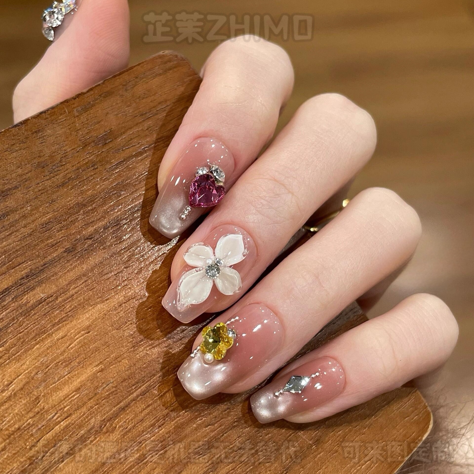 芷茉手工穿戴美甲定制短款猫眼满钻立体雕花显白新娘孕妇可拆卸甲