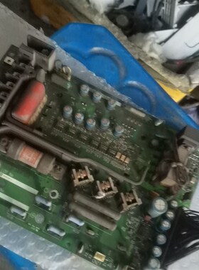 拆机安川F7  11KW 驱动板ETP617152实物图