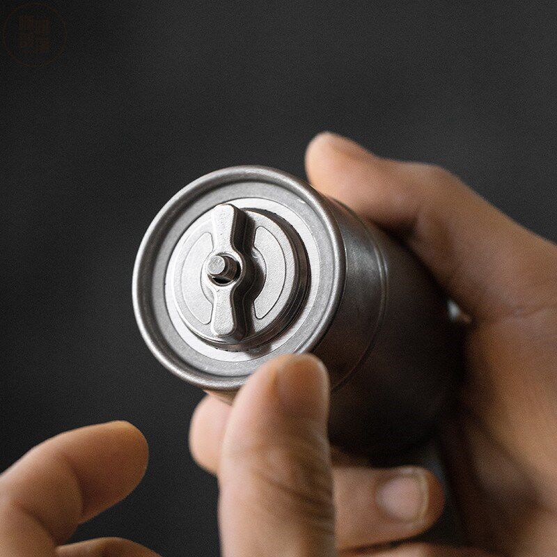 小型磨豆机不锈钢咖啡豆研磨器手动复古磨豆磨粉器钢芯手摇可调节