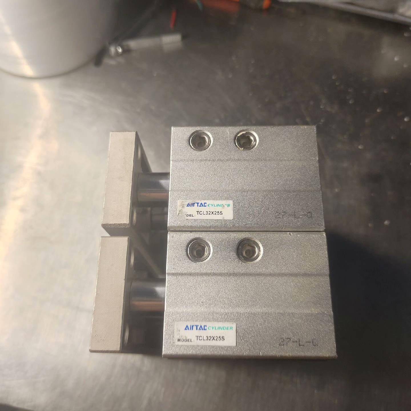 议价TCL32x25S气缸