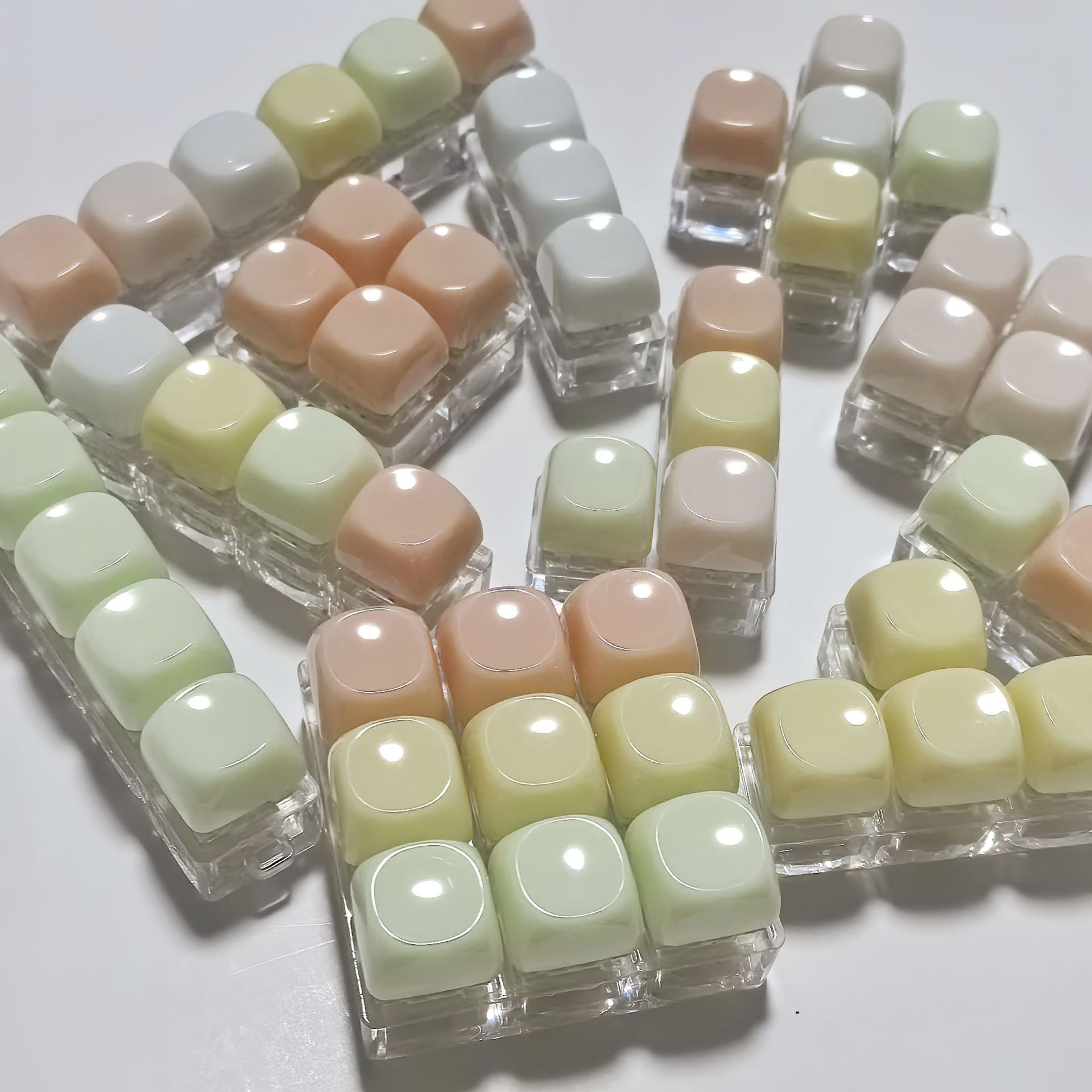 手指小玩具机械键盘圆润软糖pc透明按键减压玩具书包挂件办公