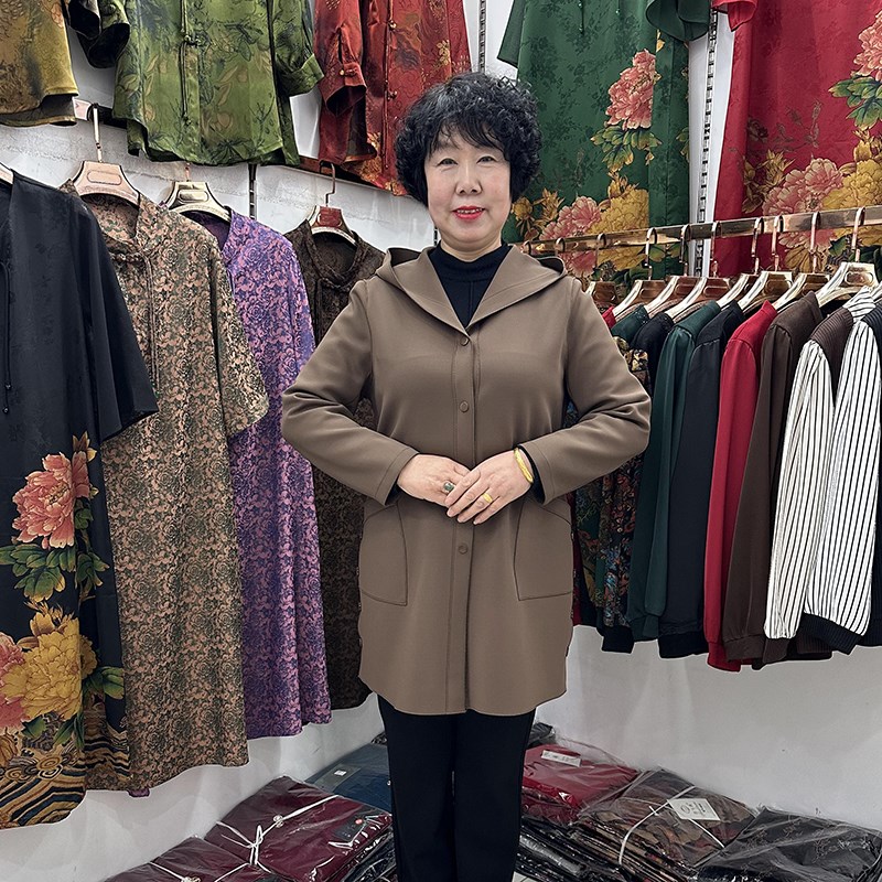 速发高档妈老年妈中2024春款码大装风衣外套中长款连帽休闲奶奶装