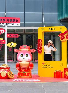 适配2025蛇年美陈商场布置新年蛇雕塑元旦售楼部大堂打卡摆件小区