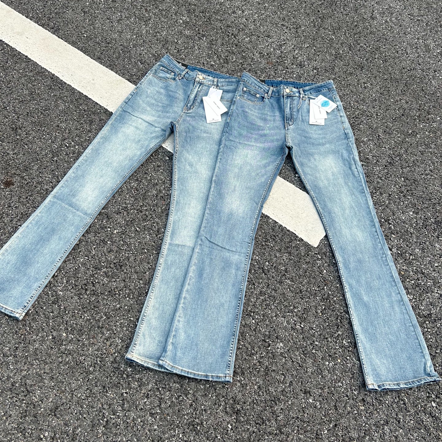 浅蓝色微喇牛仔裤男款美式复古