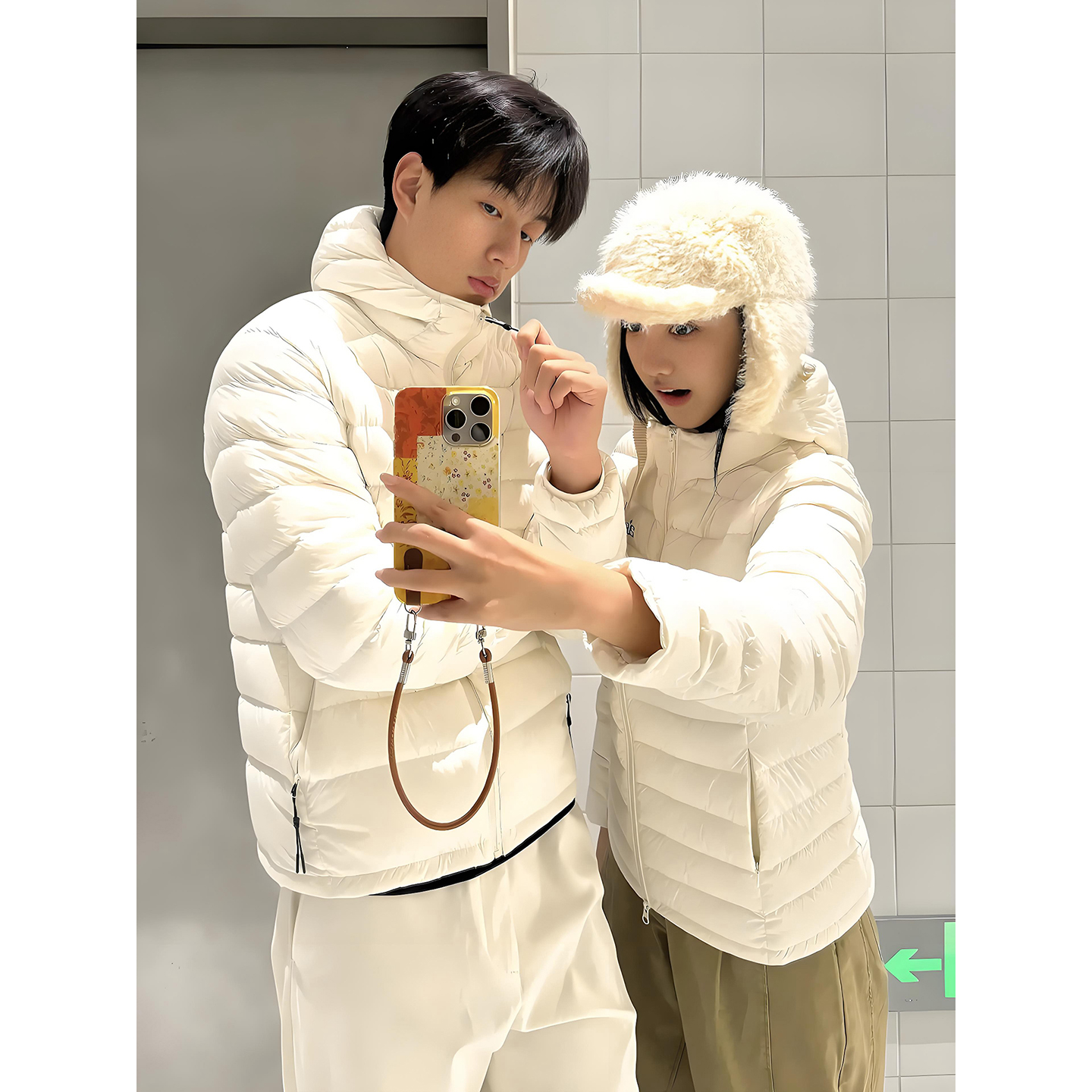 白色轻薄连帽排骨羽绒服男女冬季