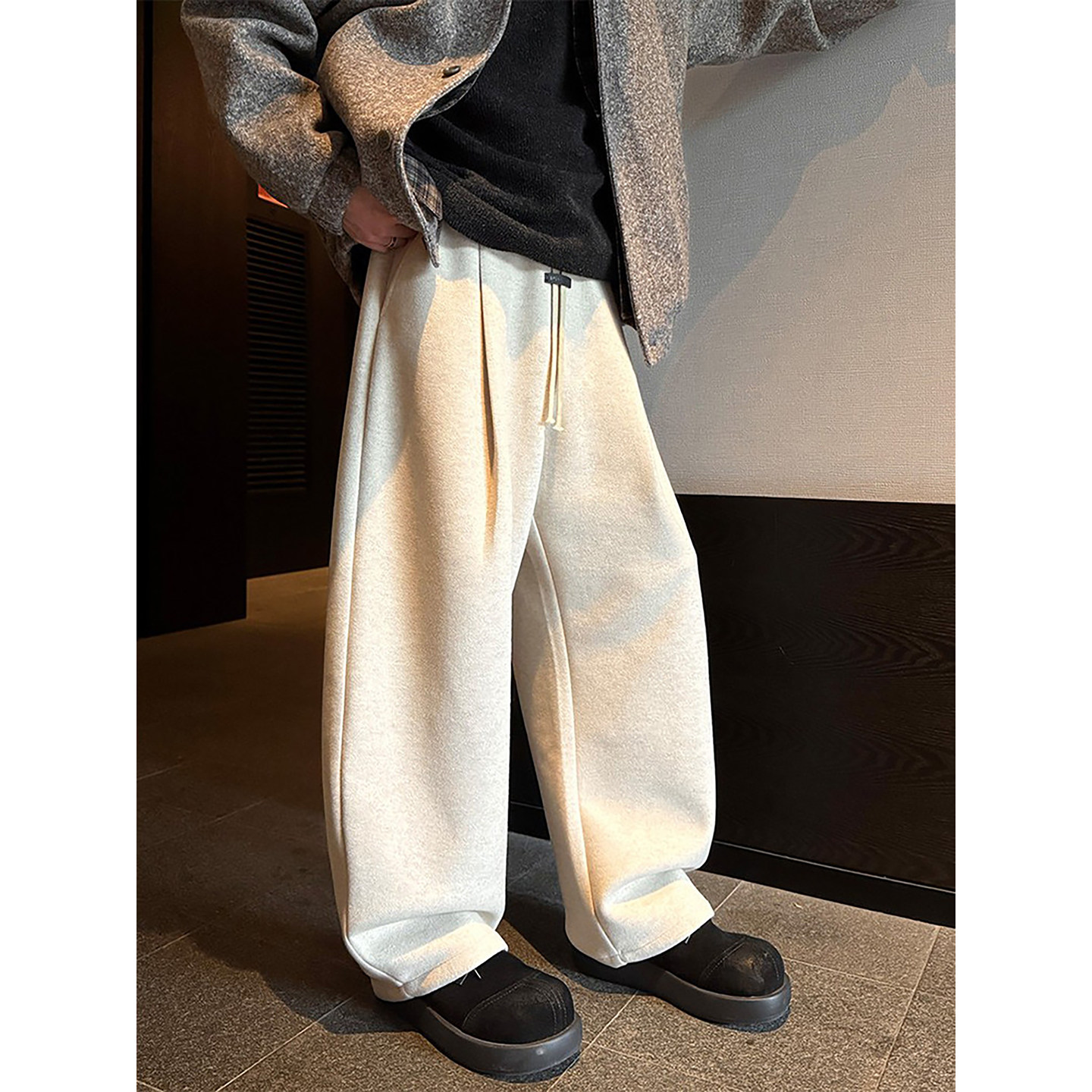 白杏色绵羊毛糯米裤男冬季加绒加厚运动卫裤垂感慵懒风弯刀阔腿裤,男装,卫裤,淘宝优惠券,粉丝福利购,淘宝优惠卷