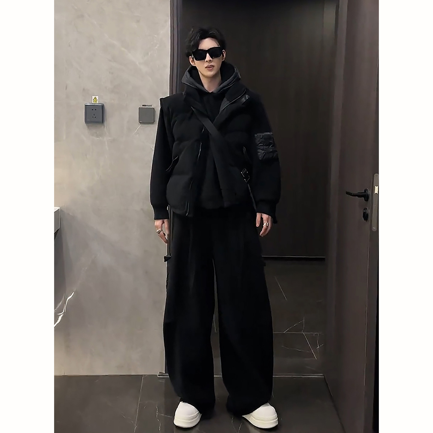 黑色摇粒绒连帽卫衣卫裤痞帅高级感男装套装冬季加厚棉马甲三件套