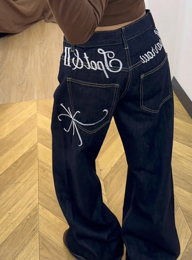 美式复古深蓝色字母刺绣牛仔裤男秋冬街头风丹宁廓形百搭弯刀裤子