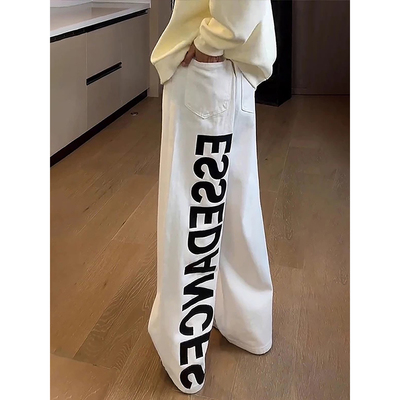 白色字母印花微喇牛仔裤男款秋冬